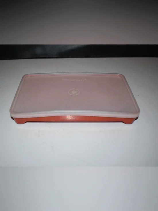 Tupperware Hotdog Container - Picture 1 of 3